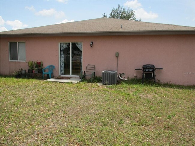 444 Hippel St in Port Charlotte, FL - Building Photo - Building Photo