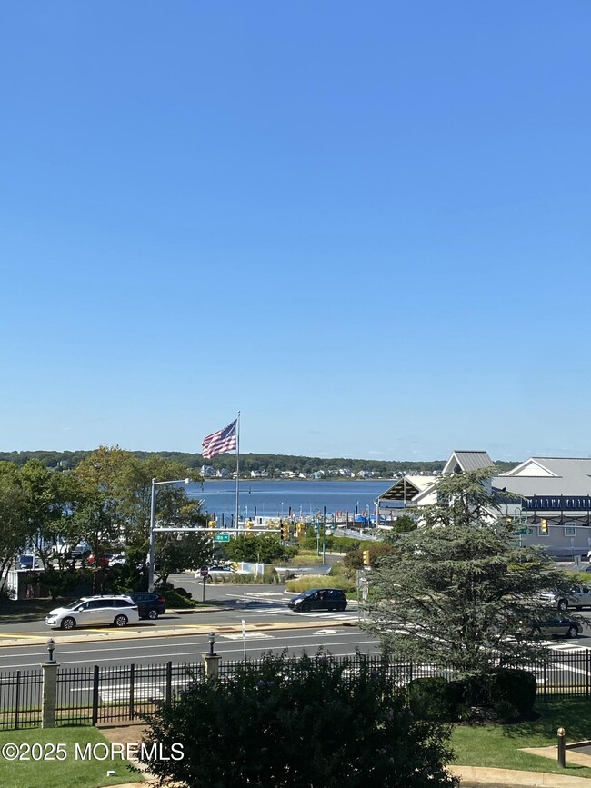 property at 1000 River Rd