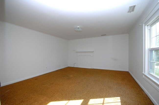 203 E Main St in Mount Olive, NC - Building Photo - Building Photo