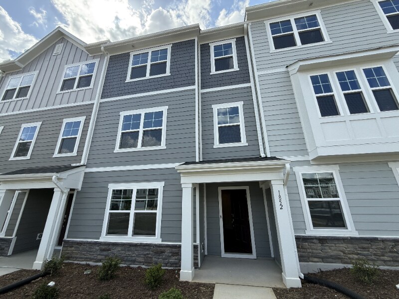 1852 Sweet Gardenia Wy in Apex, NC - Building Photo