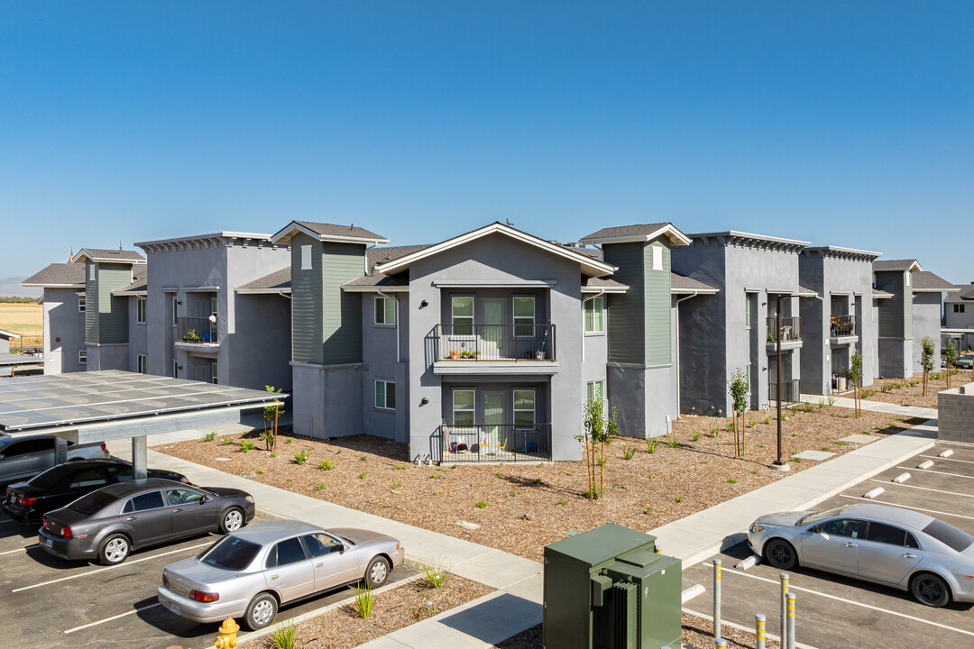 Valley Village Apartments in Huron, CA - Foto de edificio