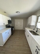 2739 W Woodlawn Ave in San Antonio, TX - Foto de edificio - Building Photo