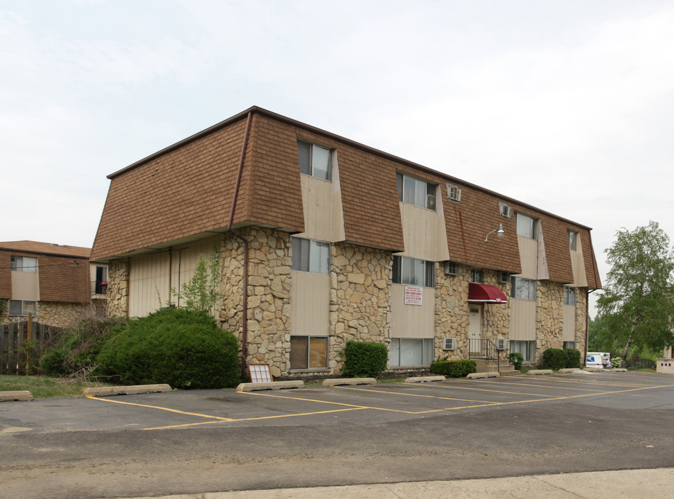 Cedar Green Apartments in Crest Hill, IL - Foto de edificio