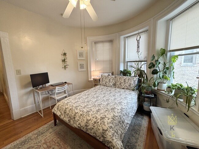 1477 Beacon St, Unit 7 in Brookline, MA - Foto de edificio - Building Photo