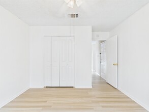 913 Mayfield Dr in Marble Falls, TX - Building Photo - Building Photo