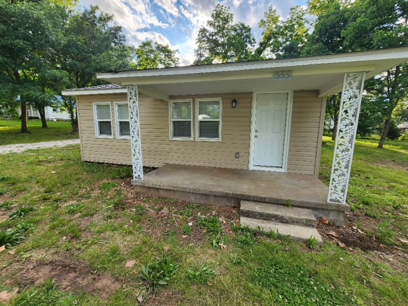355 W Neosho St in Granby, MO - Foto de edificio