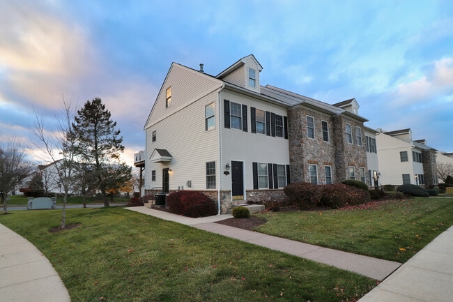 1810 Merlot Dr in Easton, PA - Building Photo - Building Photo