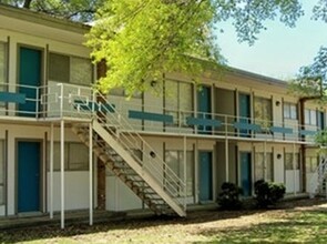 University Crossings in Memphis, TN - Foto de edificio - Building Photo