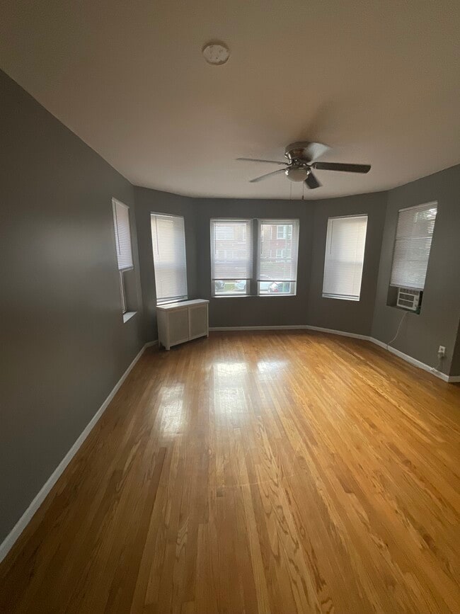 7711 S Chappel Ave, Unit Apartment 1 in Chicago, IL - Building Photo - Building Photo