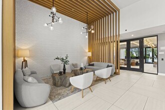 Oasis Pointe in Dania Beach, FL - Building Photo - Building Photo