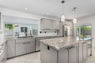 9245 E Laurel Ln in Scottsdale, AZ - Building Photo - Building Photo