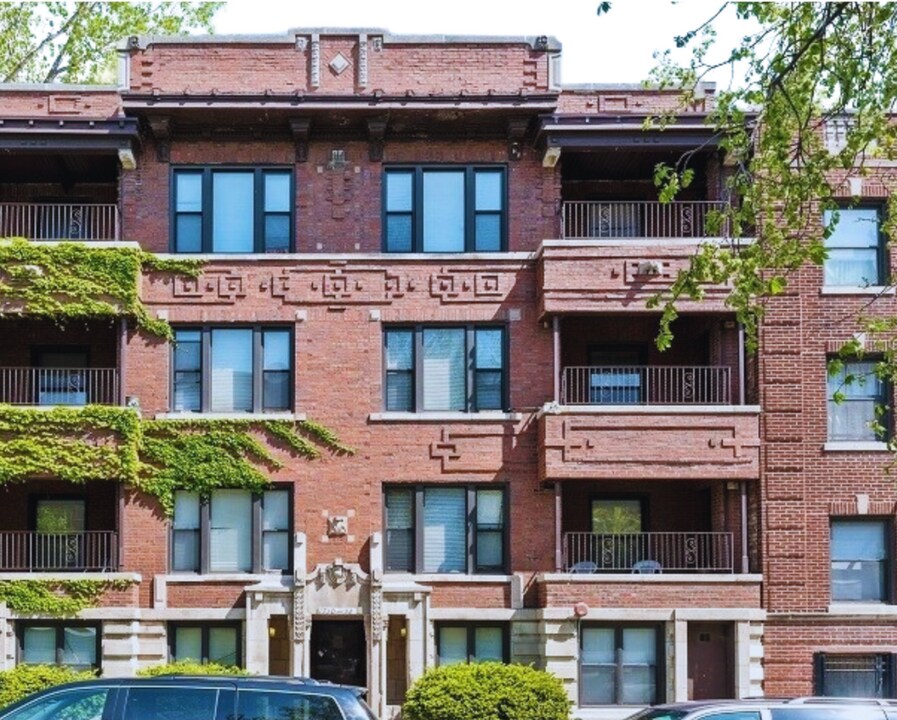 1709 W Lunt Ave, Unit 2 in Chicago, IL - Building Photo