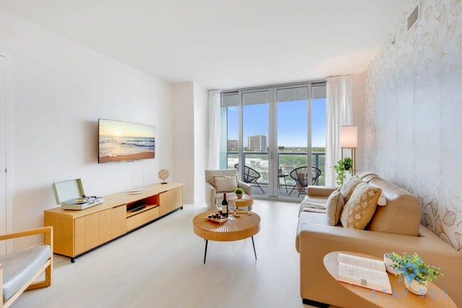 2602 E Hallandale Beach Blvd in Hallandale Beach, FL - Building Photo - Building Photo