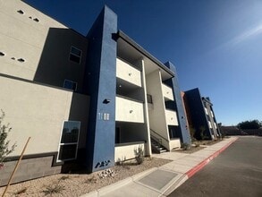 Revive 25 Apartments in Phoenix, AZ - Foto de edificio - Building Photo