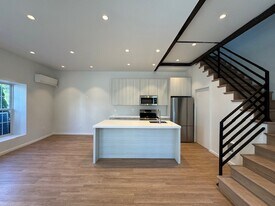 784 Farmington Ave, Unit 1 in Farmington, CT - Building Photo