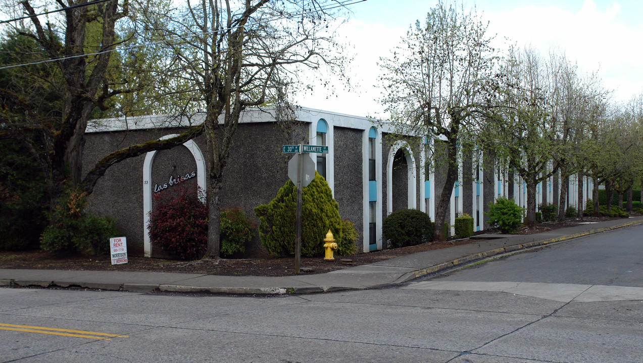 Las Brasas in Eugene, OR - Building Photo