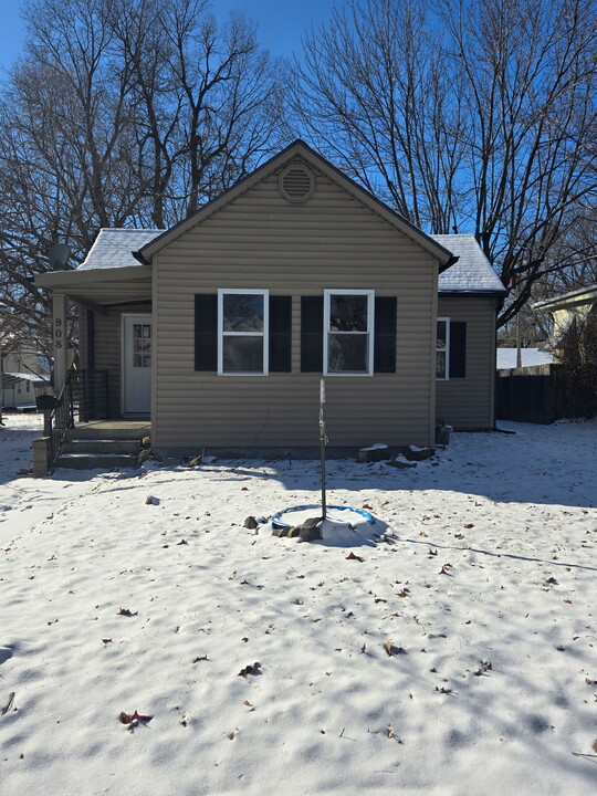 908 S Missouri Ave in Sedalia, MO - Building Photo