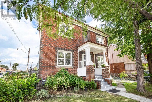 134 Rockwell Ave in Toronto, ON - Building Photo - Building Photo