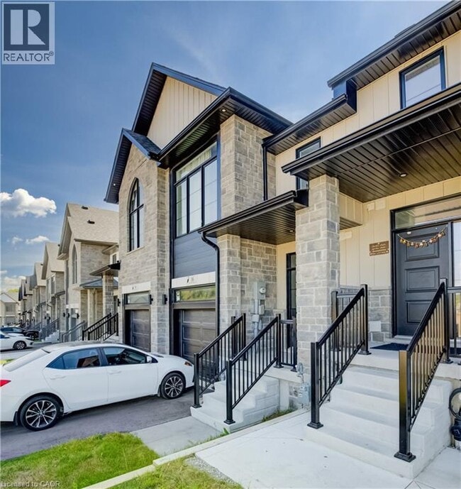 16 Sandstone St in Cambridge, ON - Building Photo - Building Photo