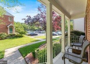 12153 Abbey Glen Ct in Woodbridge, VA - Building Photo - Building Photo