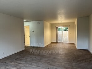 1326 Dowell Rd in Grants Pass, OR - Building Photo - Building Photo