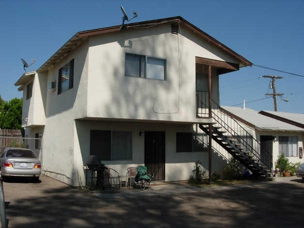 706 E Mission Ave in Escondido, CA - Foto de edificio - Building Photo