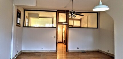 2558 W Iowa St, Unit 2R in Chicago, IL - Foto de edificio - Building Photo