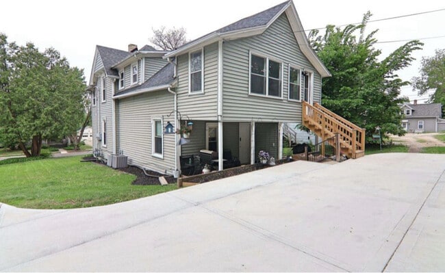 1 S Main St
