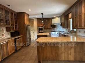 3608 E Crest Mount Cir in Holladay, UT - Building Photo - Building Photo