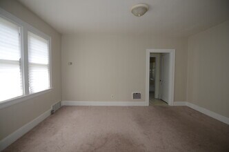 5824 Arnsby Pl, Unit 4 in Cincinnati, OH - Foto de edificio - Building Photo