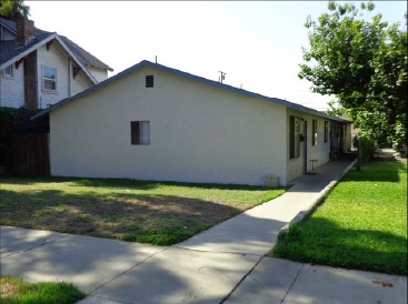 216 E E St in Ontario, CA - Building Photo