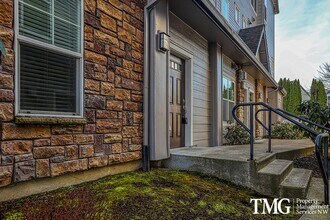 10757 NE Red Wing Way in Hillsboro, OR - Building Photo - Building Photo