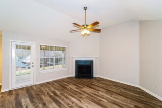 2204 Stone Stream Dr in Memphis, TN - Foto de edificio - Building Photo