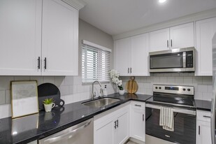 THE POINTE - JUST RENOVATED! Luxurious Com... Apartments