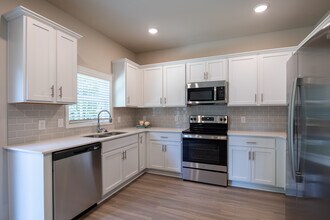 Heritage Pointe in Gainesville, GA - Building Photo - Interior Photo