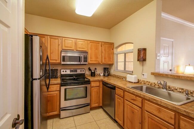 7050 E Sunrise Dr in Tucson, AZ - Building Photo - Building Photo