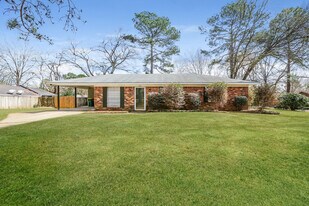 320 Southridge Dr in Ridgeland, MS - Building Photo