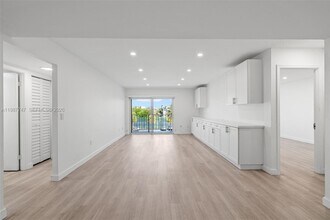 7765 SW 86th St in Miami, FL - Building Photo - Building Photo