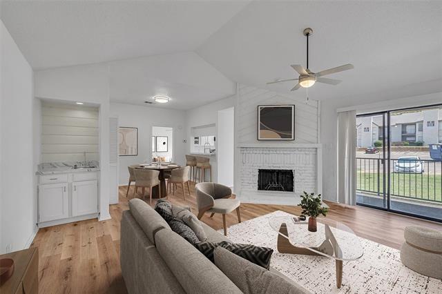 6044 Stoneybrook Dr in Fort Worth, TX - Foto de edificio