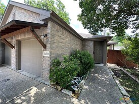 362 E Faust St in New Braunfels, TX - Building Photo