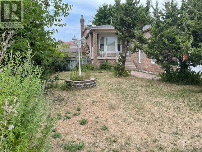 166 Hupfield Trail in Toronto, ON - Building Photo - Building Photo