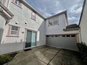 668 Granite Ln in Fairfield, CA - Building Photo - Building Photo