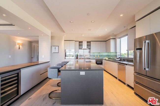 property at 2391 Roscomare Rd