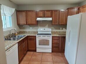 2092 Bristlecone Dr in Colorado Springs, CO - Foto de edificio - Building Photo