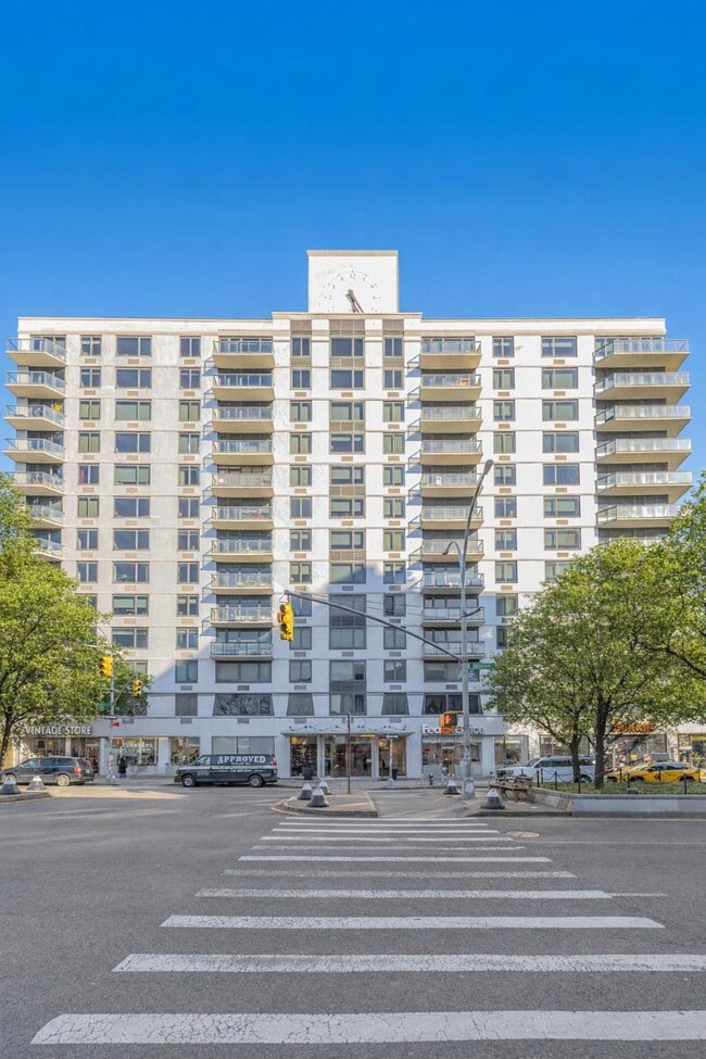 250 E Houston St, Unit 2L in New York, NY - Building Photo - Building Photo