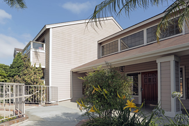 Cambridge Terrace Apartments in Anaheim, CA - Foto de edificio - Building Photo