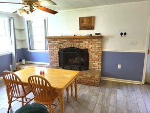 430 Fountain Lake Dr in Eutawville, SC - Building Photo - Building Photo
