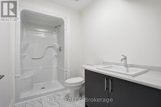 7497 Marvel Dr in Niagara Falls, ON - Building Photo - Building Photo