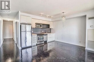 25 Carlton St. in Toronto, ON - Building Photo - Building Photo