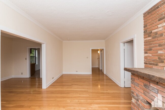 3750 N Racine Ave, Unit #2E in Chicago, IL - Foto de edificio - Building Photo